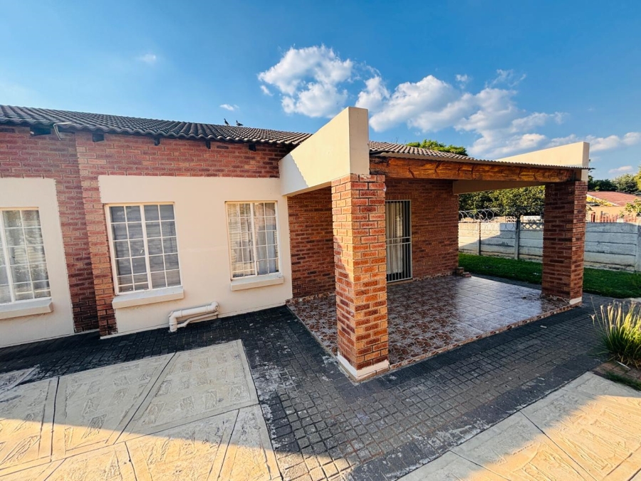 3 Bedroom Property for Sale in Protea Park North West
